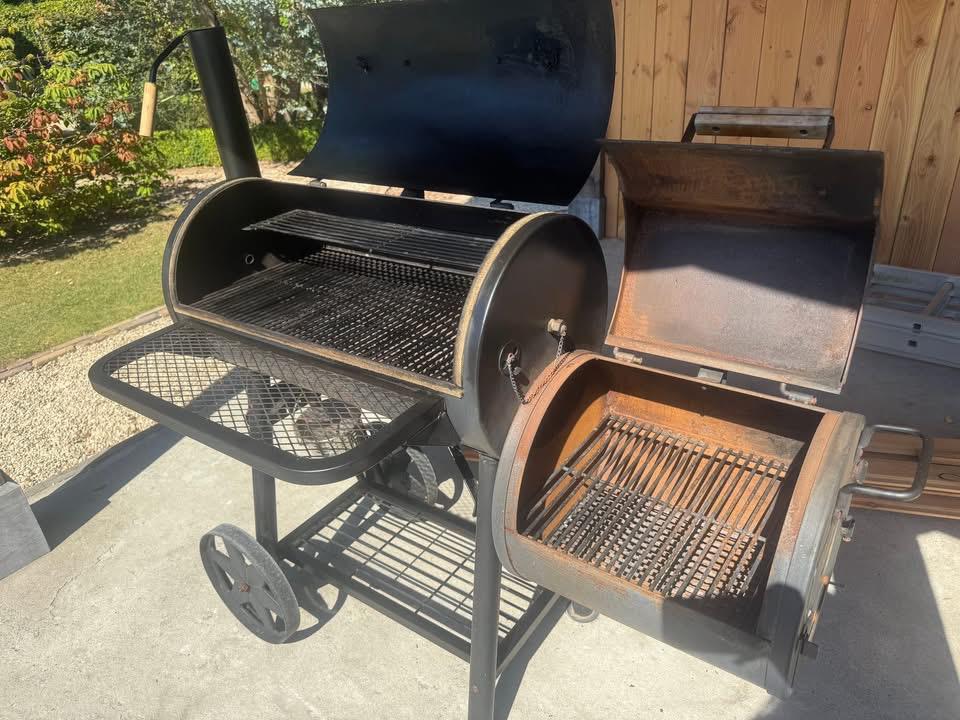 Mustang BBQ, Ophalen, Zo goed als nieuw, Met accessoires