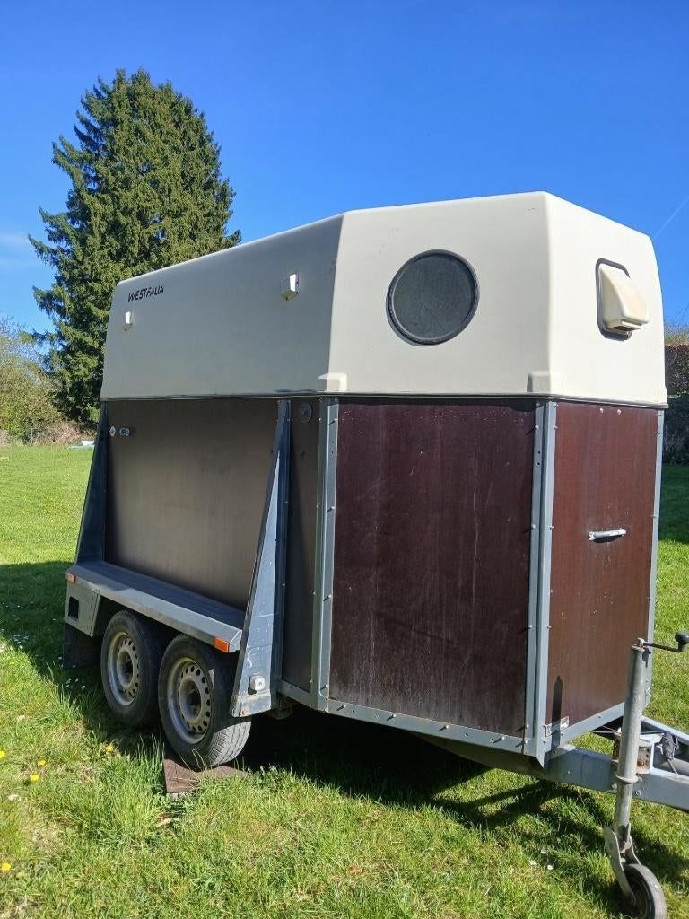 Van 2 chevaux, Dieren en Toebehoren, Paarden en Pony's | Trailers en Aanhangwagens, Ophalen, Gebruikt, Hout, 2-paards trailer