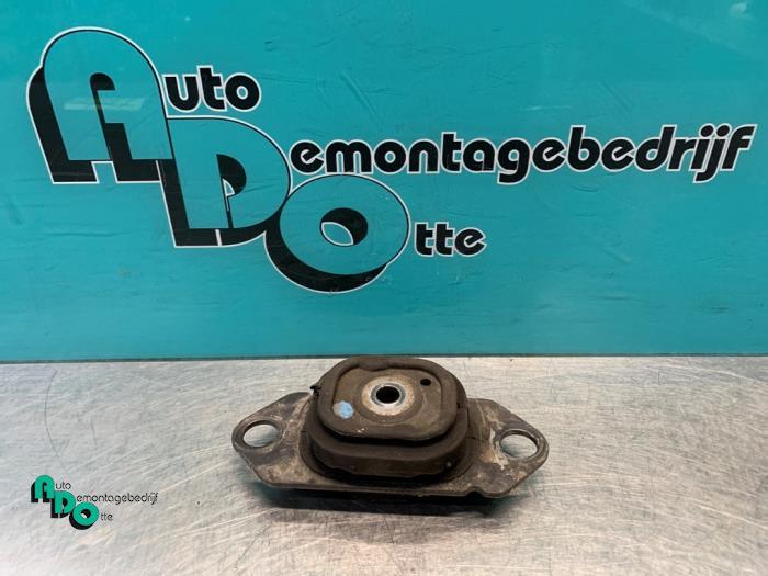 Support boîte de vitesse d'un Nissan Note (Note 06-), -, 3 mois de garantie, Utilisé, -