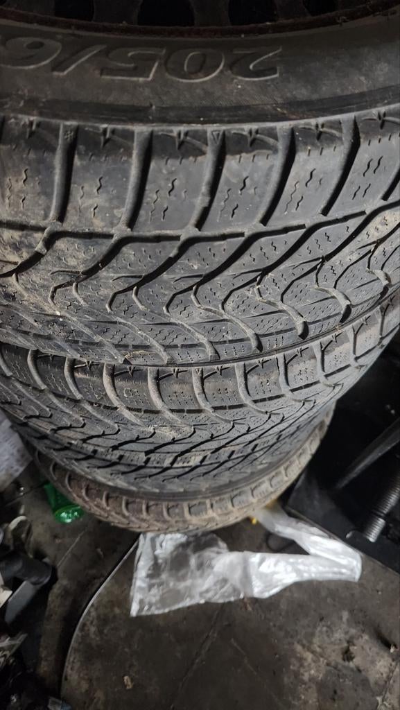 Renault  grand  scenic 3   205/60/16