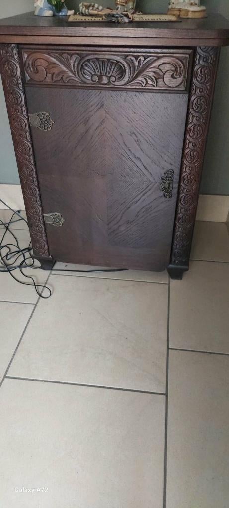 oude kast van naaimachine, Ophalen