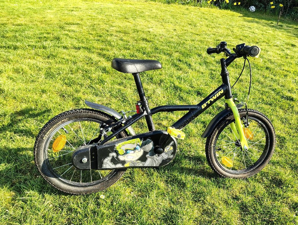 Kinderfiets - 16 inch 4,5-6 jaar 500 Dark Hero, Fietsen en Brommers, Ophalen, Gebruikt, Handrem, BTwin Décathlon