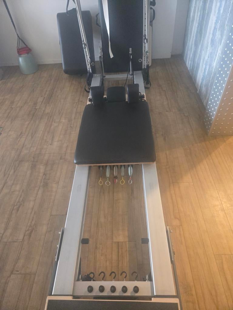 Pilates reformer met toren gebruikt studio kwaliteit, Ophalen