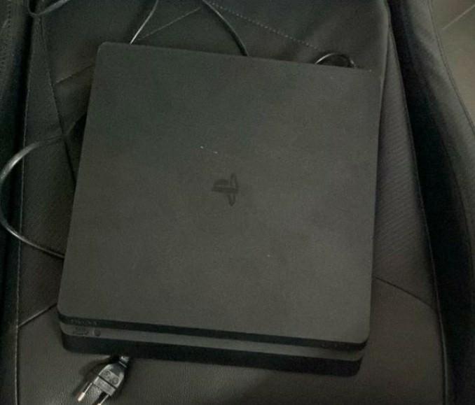 PS4 slim + FIFA 24 et câble d'alimentation, Enlèvement