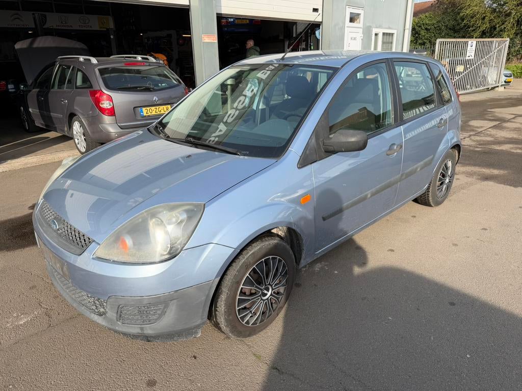 Ford Fiesta 1.3i Ambiente benzine 5 deurs, Blauw, Bedrijf, Handgeschakeld, 5 deurs
