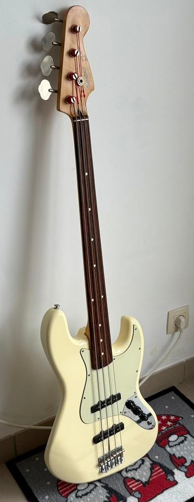 Guitare basse à vendre (bon état), Enlèvement, Comme neuf