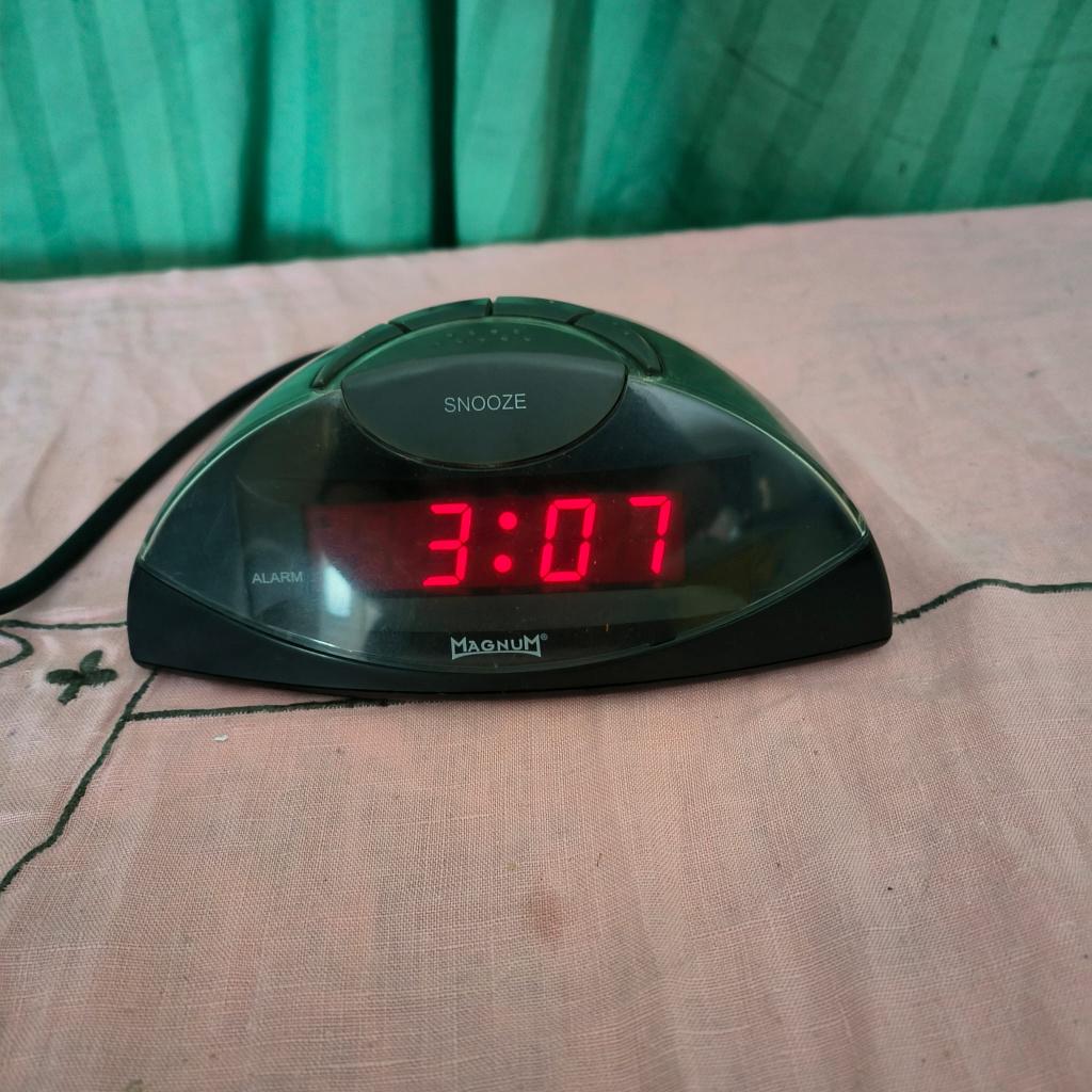 Electronische wekker van het merk "Magnum", Elektronische apparatuur, Wekkers, Ophalen, Zo goed als nieuw, Analoog