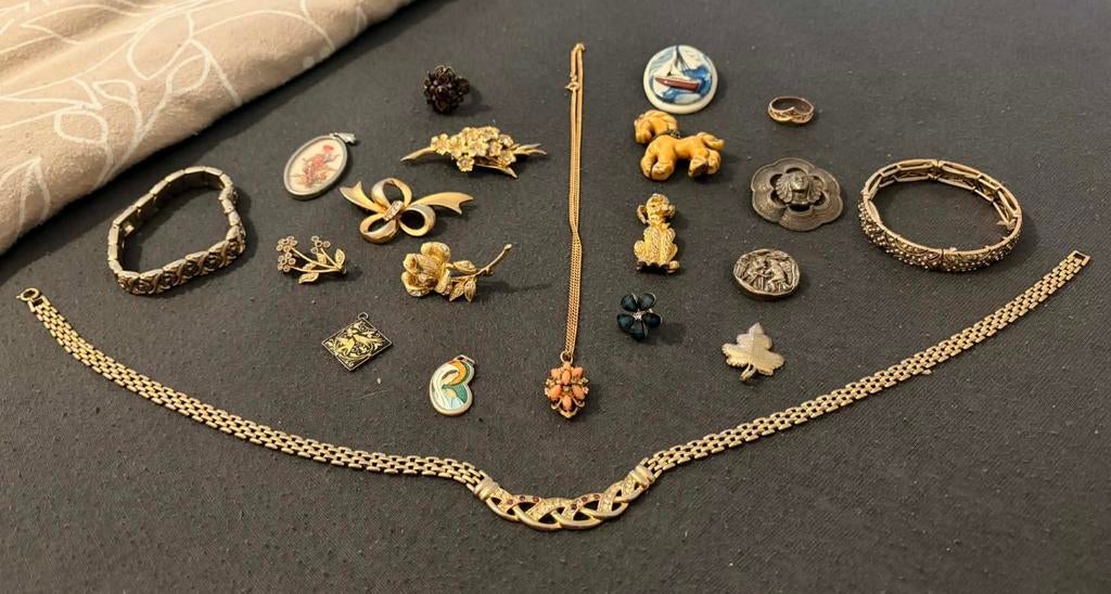 Lot de bijoux collier , pendentif , broches etc, Bijoux, Sacs & Beauté, Enlèvement ou Envoi, Or, Autres matériaux