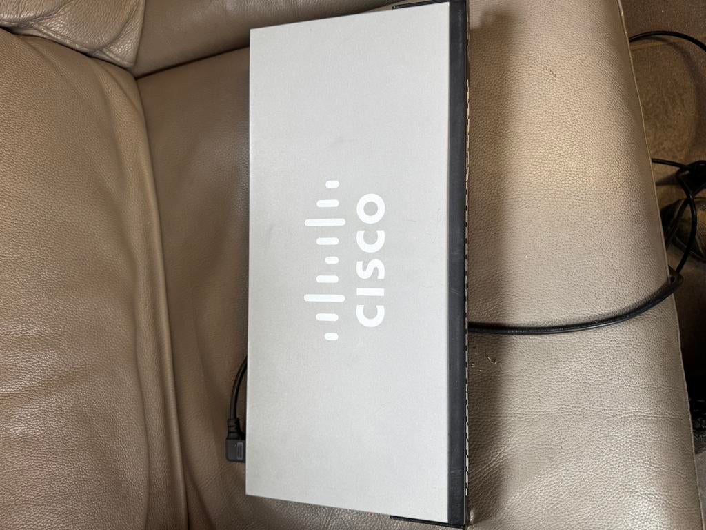 Switch Cisco SG220-50 – 50 ports Gigabit – Pro – Rackable, Computers en Software, Ophalen of Verzenden, Zo goed als nieuw