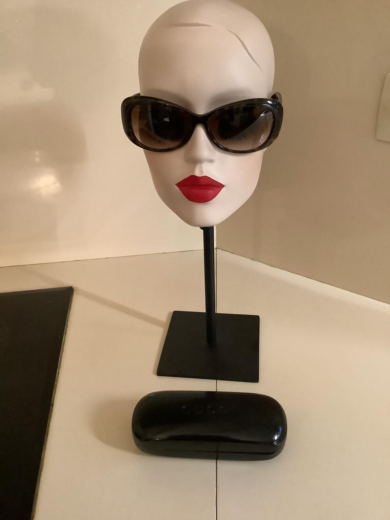 Zonnebril Gucci, Ophalen of Verzenden, Zo goed als nieuw, Zonnebril