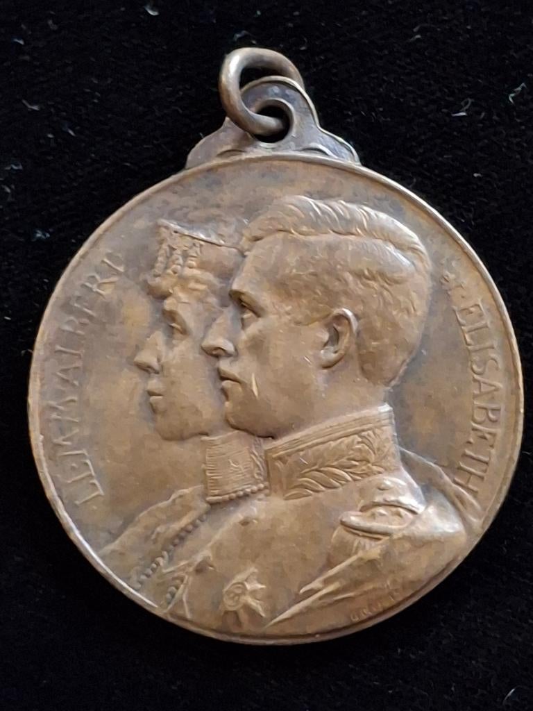Pendentif médaille Reine Elisabeth - Roi Albert Ier, Collections, Envoi, Utilisé, Autres types