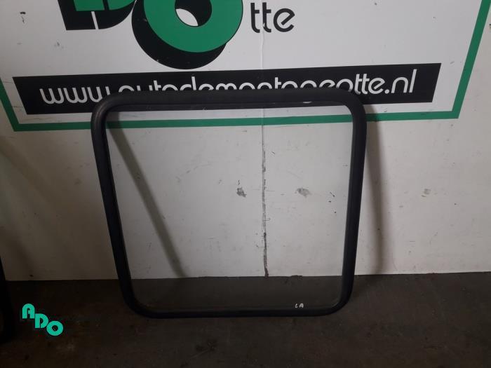 Vitre supplémentaire 2portes arrière gauche d'un Mercedes, 3 mois de garantie, Utilisé, -, -