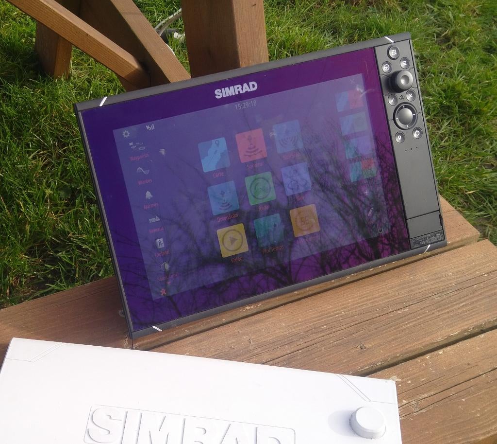 NSS12 evo³S / tactile + touches  SIMRAD, Sports nautiques & Bateaux, Instruments de navigation & Électronique maritime, Enlèvement