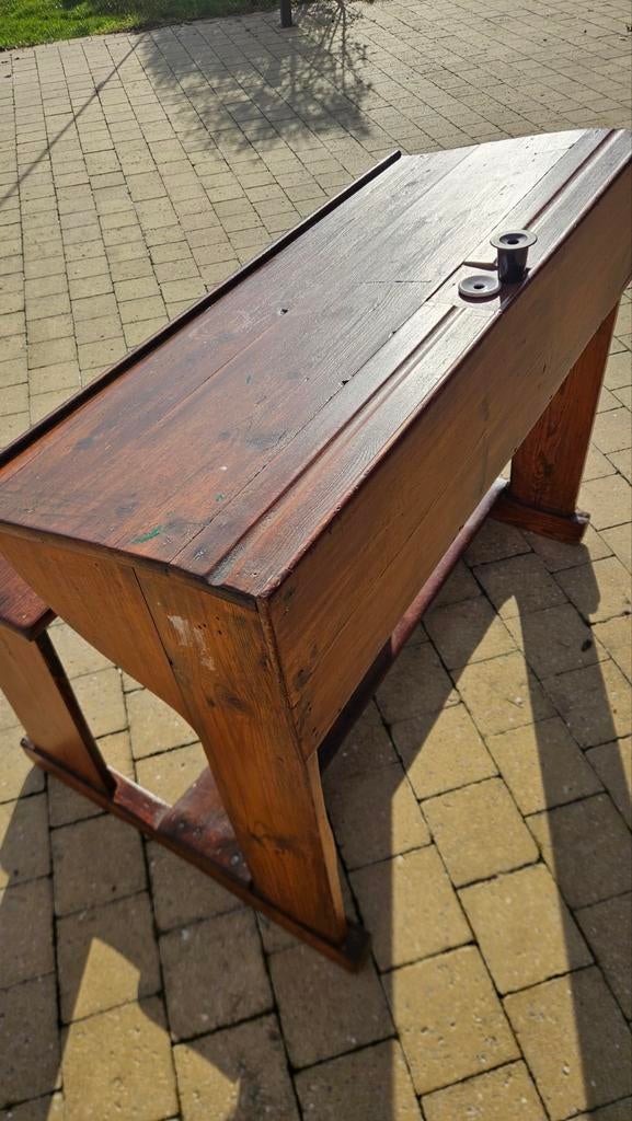 Pupitre d'école ancien, Enlèvement