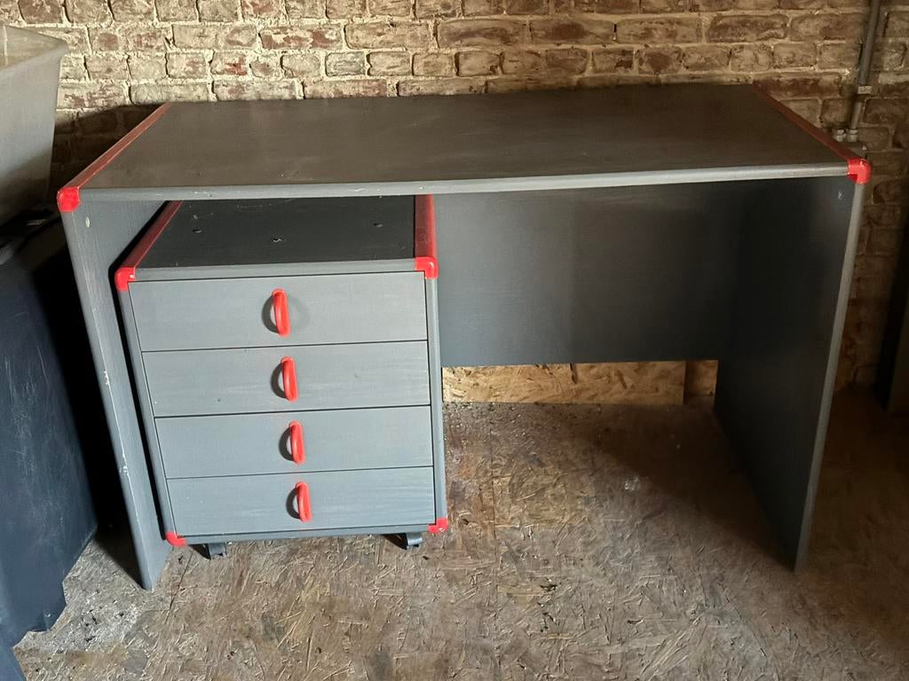 Kledingkast en bureau en twee boekenrekken van slaapkamer, Ophalen, Gebruikt, Bureau