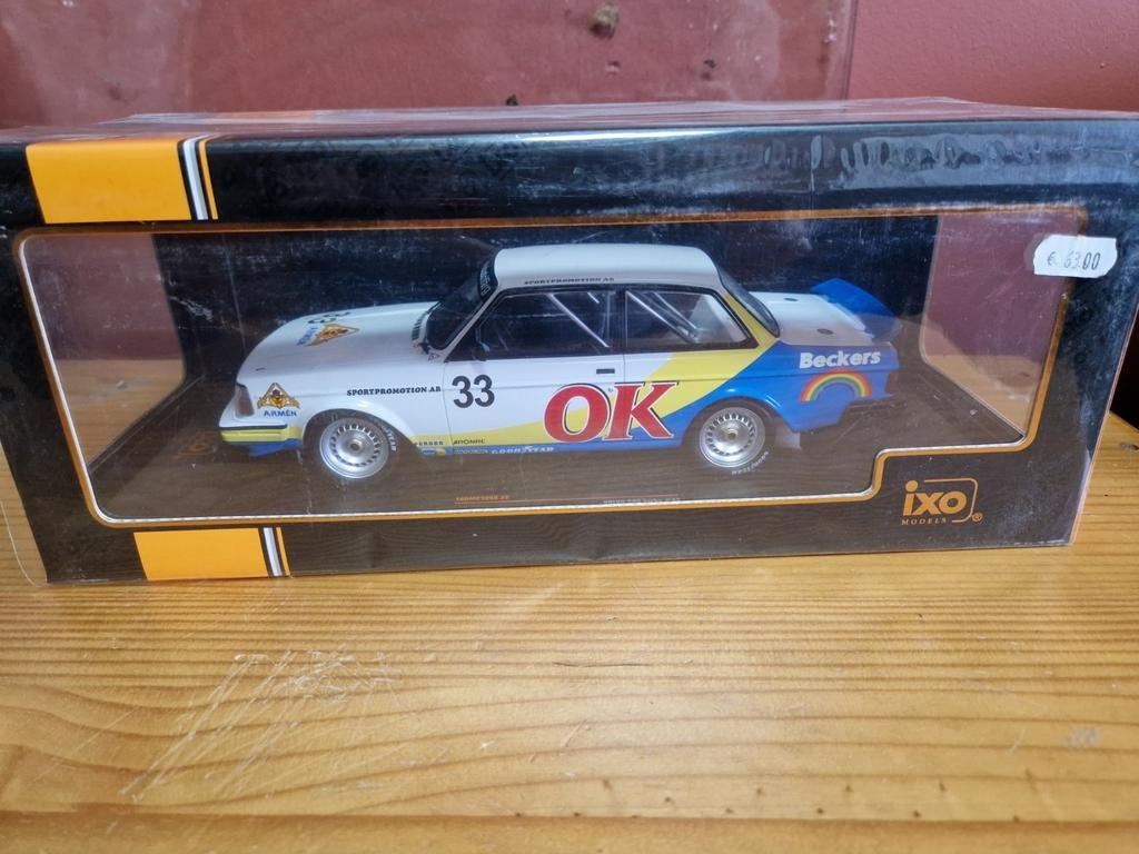 Volvo 240 IXO 1/18, Verzenden
