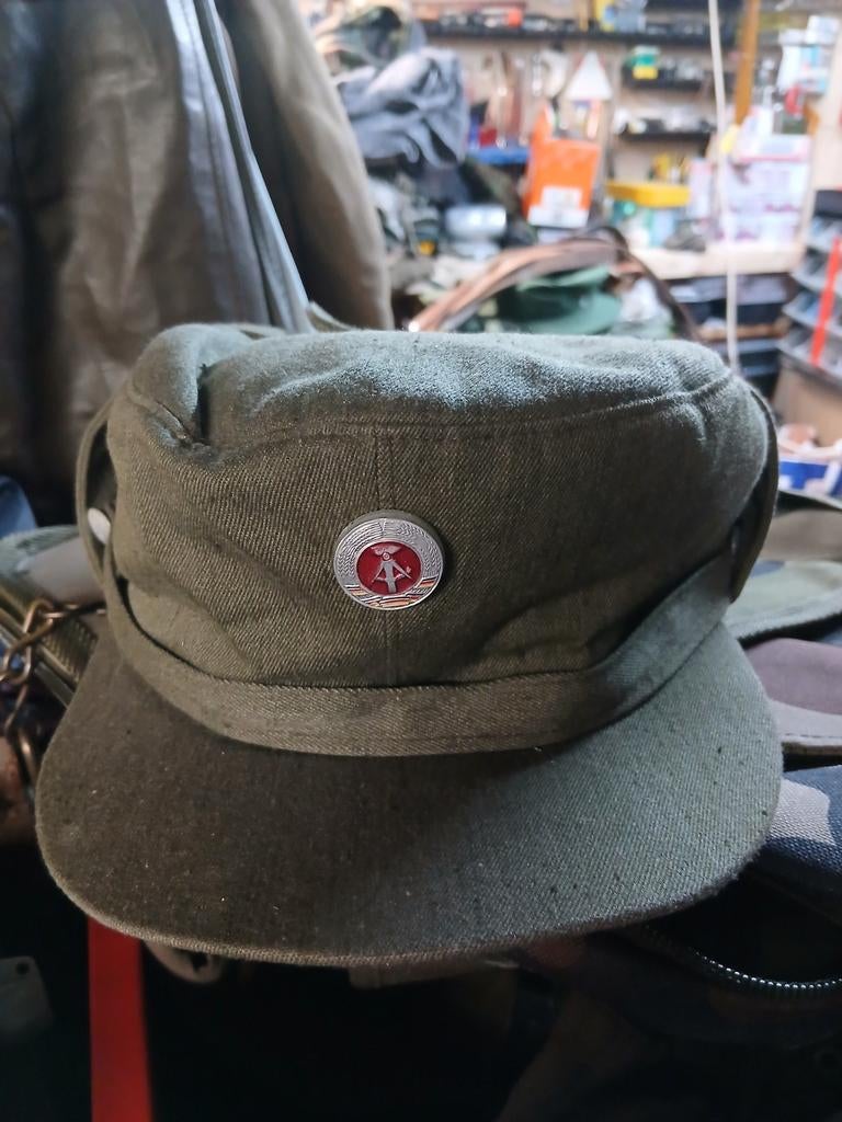 Casquette armée est- allemande., Collections, Enlèvement ou Envoi