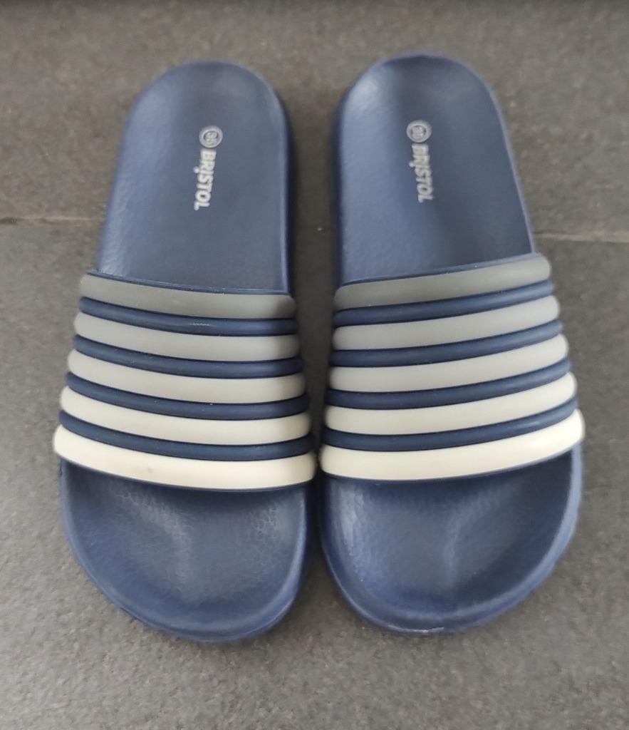 Slippers bristol, maat 35 (nieuw), Neuf, Garçon ou Fille, Enlèvement ou Envoi, Autres types