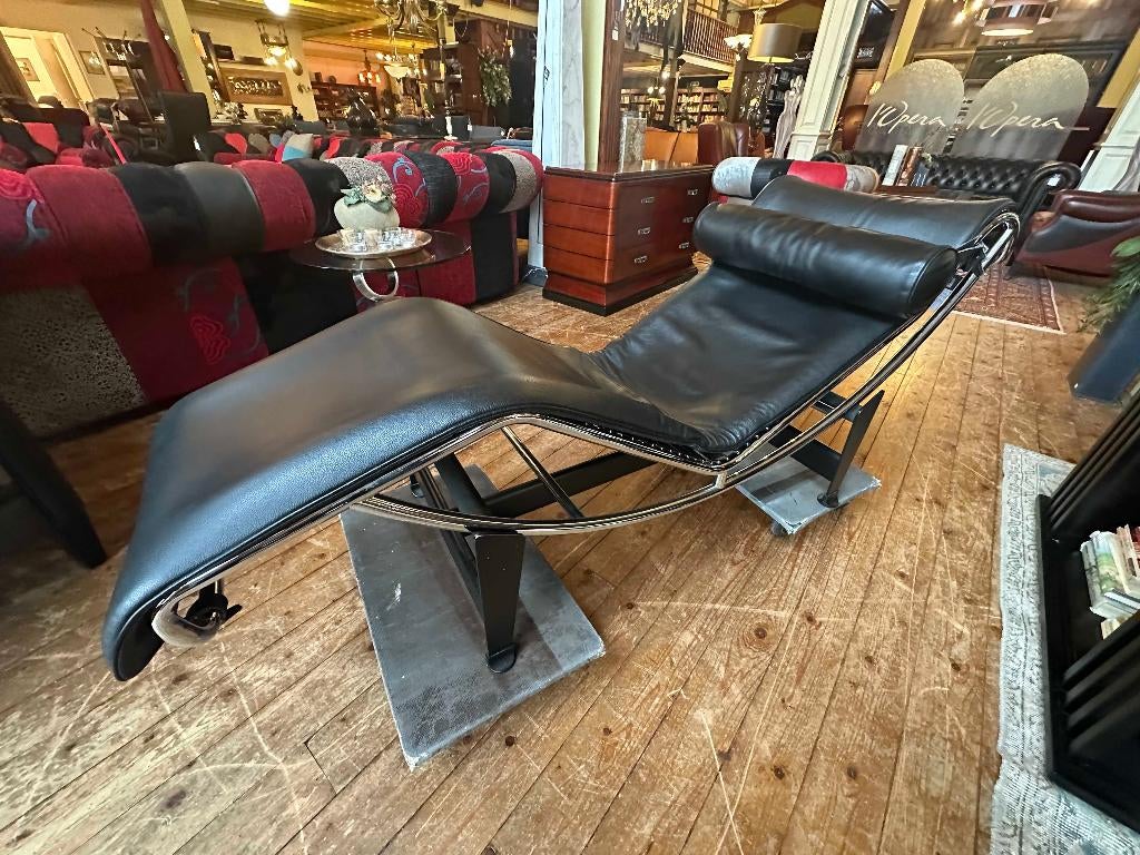Chaise longue originale Cassina LC4 | Le Corbusier, 150 cm ou plus, Comme neuf, Enlèvement, 50 à 75 cm