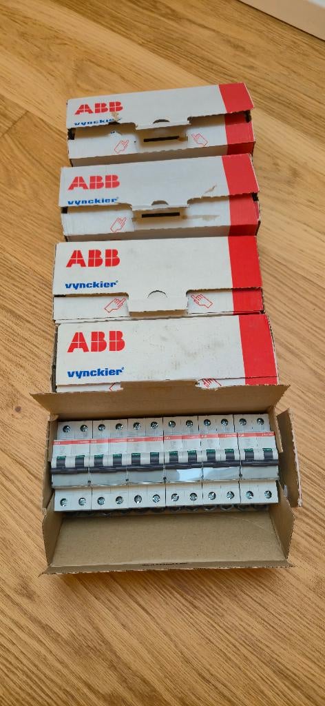 Lot elektrische automaten en diff. schakelaars(ABB)-75 stuks, Doe-het-zelf en Bouw, Ophalen, Nieuw, Schakelaar