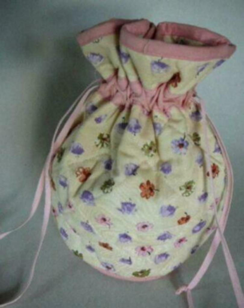 Mooi toiletzakje in matelassé stof, Ophalen of Verzenden, Gebruikt, Overige kleuren, Heer of Dame