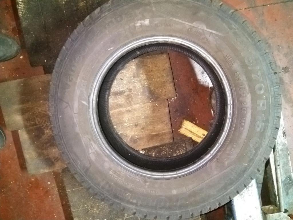 1x pneu continental 215 70 15 cp Peugeot Citroën Renault, Utilisé