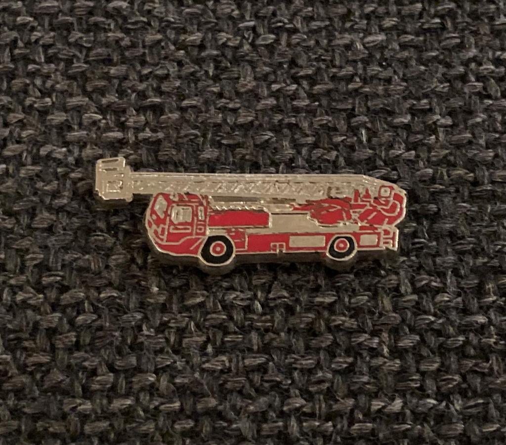PIN - BRANDWEER - SAPEURS - POMPIERS, Collections, Envoi, Utilisé, Autres sujets/thèmes, Insigne ou Pin's