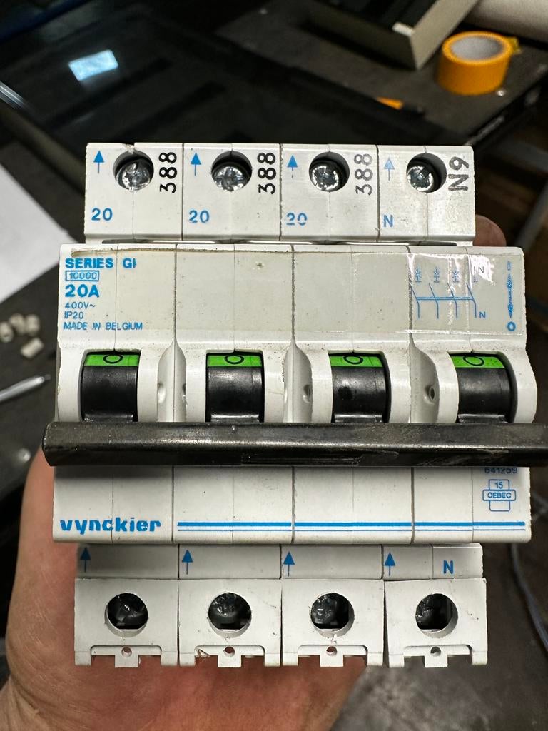 Vynckier Gi 20A installatieautomaat 3P+N 380V, Doe-het-zelf en Bouw, Elektriciteit en Kabels, Ophalen, Gebruikt