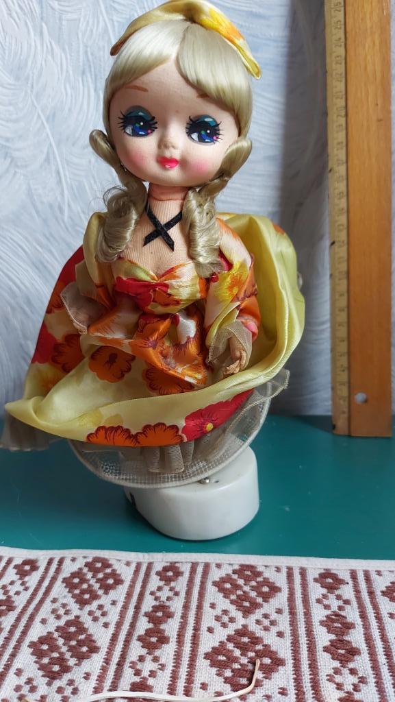 Vintage draaiend poppetje met muziek, Verzamelen, Poppetjes en Figuurtjes, Ophalen of Verzenden, Gebruikt