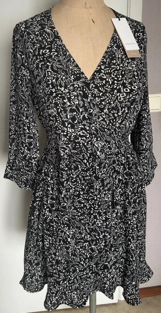 Nieuwe jurk van Costes, Verzenden