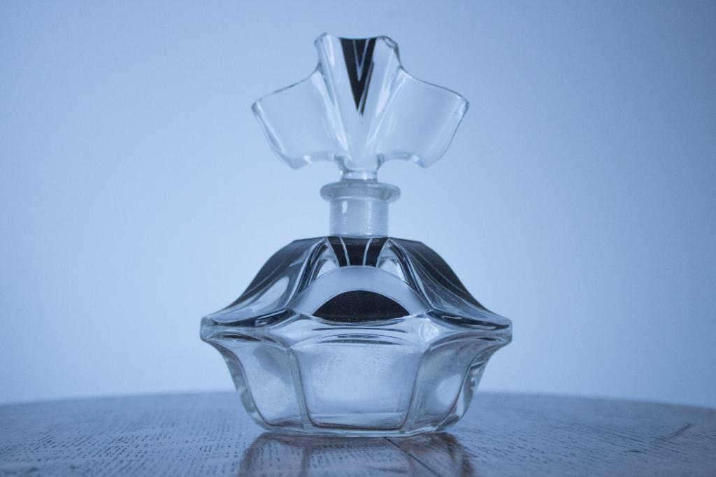 Flacon de parfum Karl Palda, bouteille art déco, Antiquités & Art, Antiquités | Verre & Cristal, Enlèvement ou Envoi