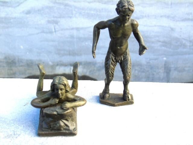 un satyre debout et la femme nue coucher en bronze ., Enlèvement ou Envoi, Bronze