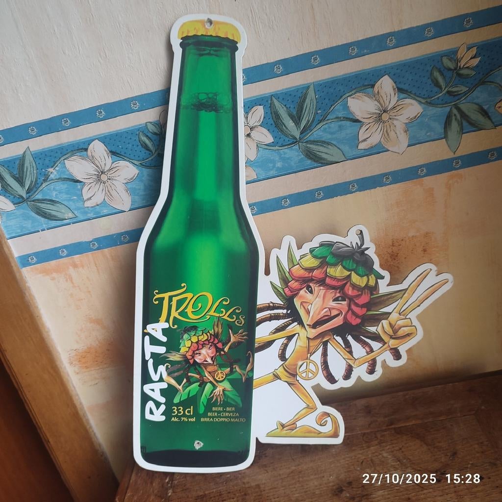 Kartonnen bord RASTA TROLLS beer., Ophalen of Verzenden, Gebruikt, Reclamebord, Plaat of Schild, Overige merken