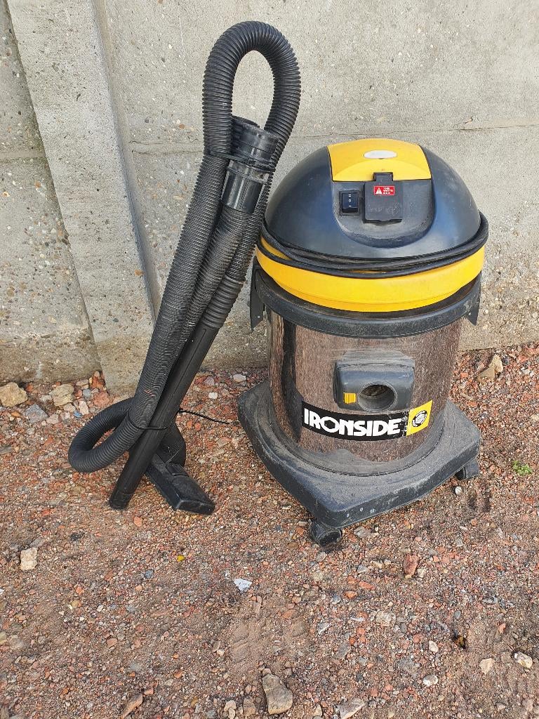 Aspirateur sec et humide Ironside, Enlèvement, Comme neuf