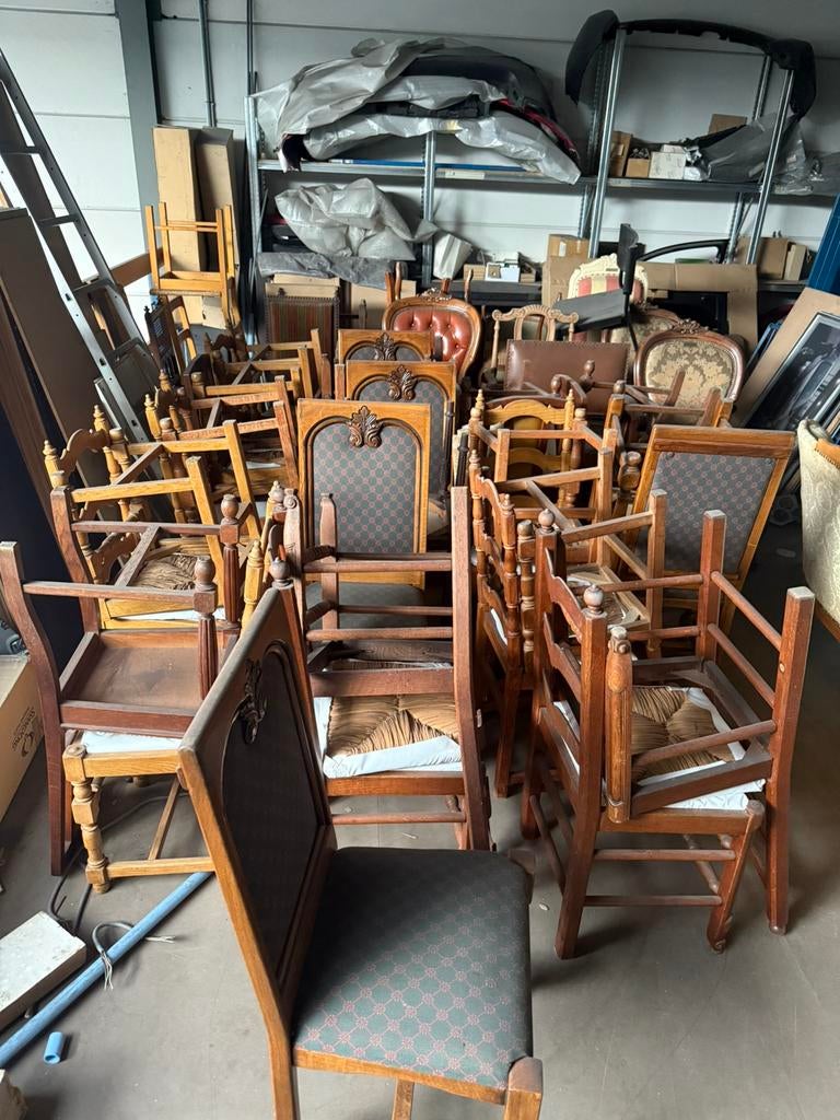 Circa 40 Oude houten stoelen gratis, Ophalen, Stof