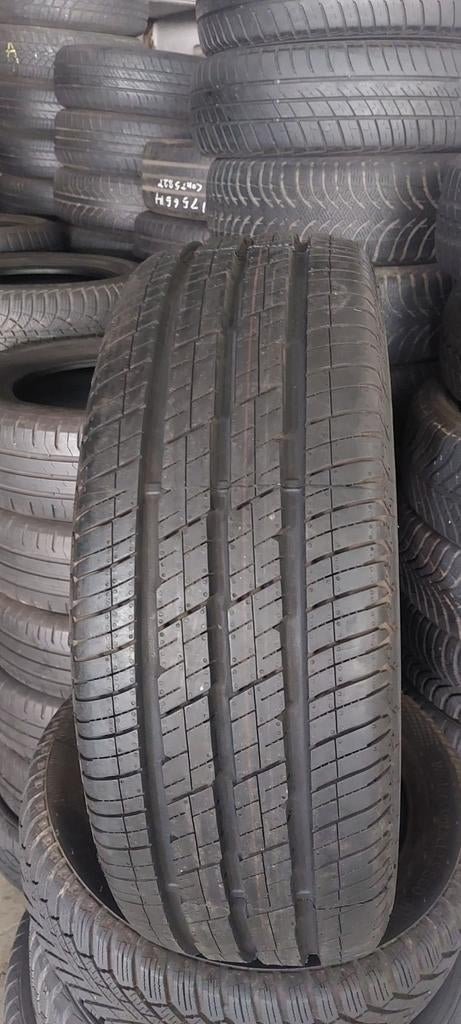 23560r17C 235 60 r17C 235/60/17C Continental Nouveau avec mo, Autos : Pièces & Accessoires, Autres pièces automobiles, Enlèvement ou Envoi