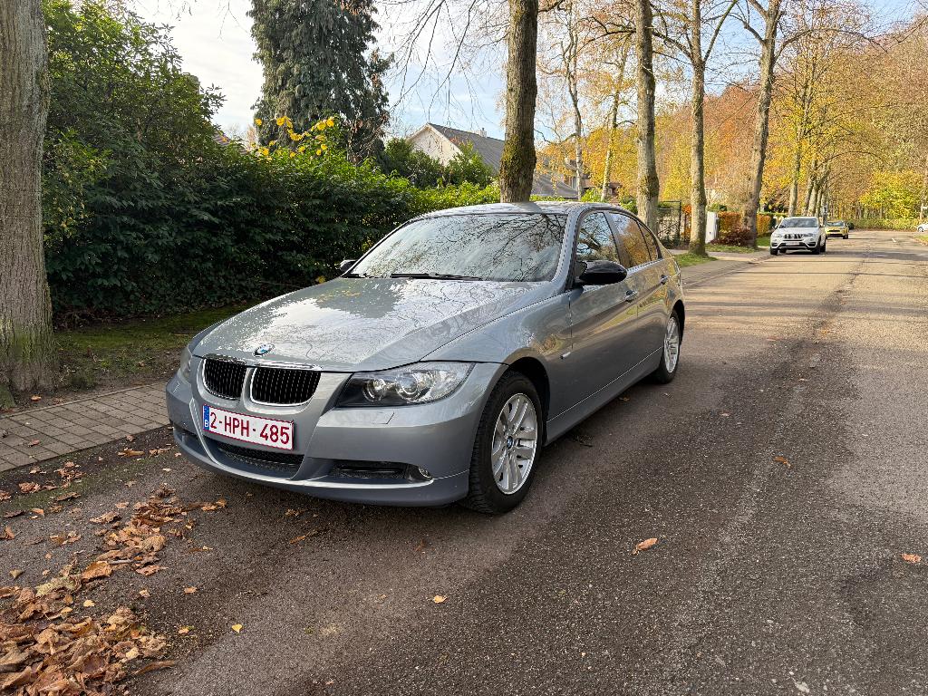 bmw 318i, Autos, BMW, Particulier, Série 3, Essence, Euro 4, Berline, 5 portes, Boîte manuelle, Argent ou Gris, Noir, Tissu, Propulsion arrière