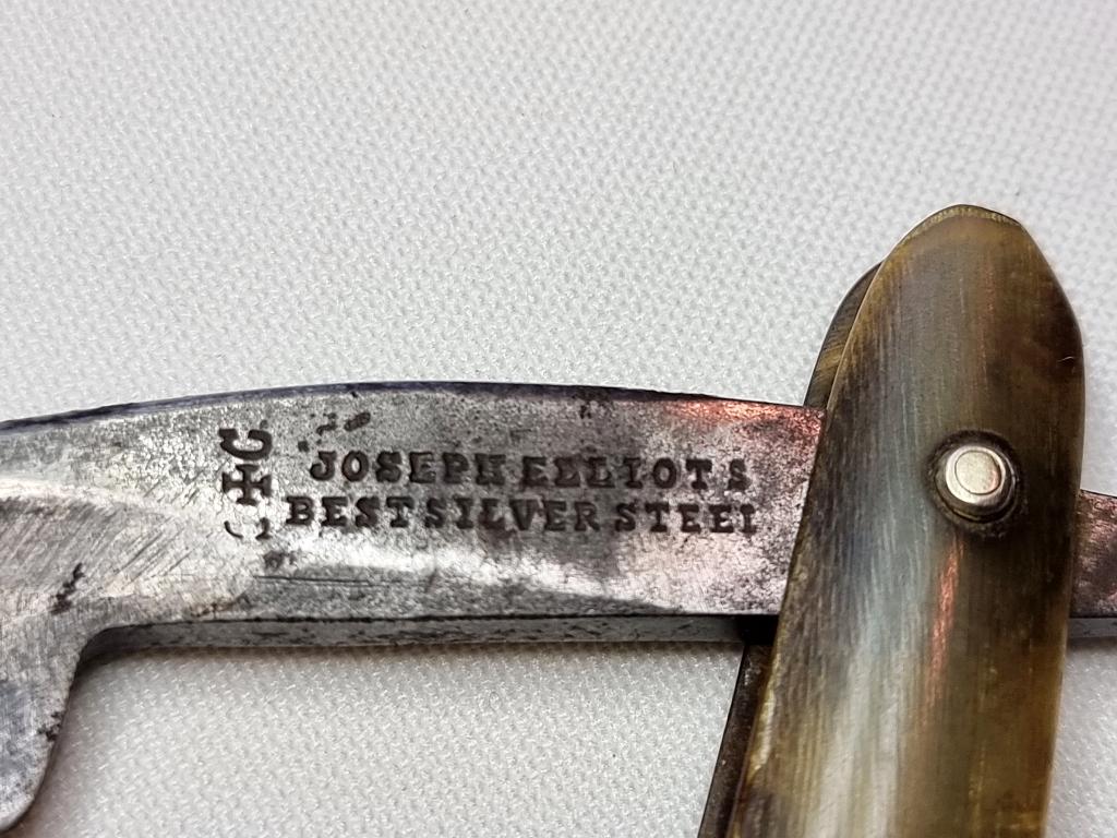 Rasoir Coupe-chou Sheffield Joseph Elliot manche en corne, Antiquités & Art, Enlèvement ou Envoi