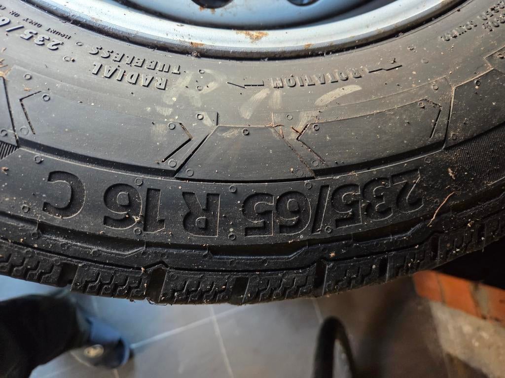 Pneus Continental à vendre 235/65 R 16 en bon état, Enlèvement