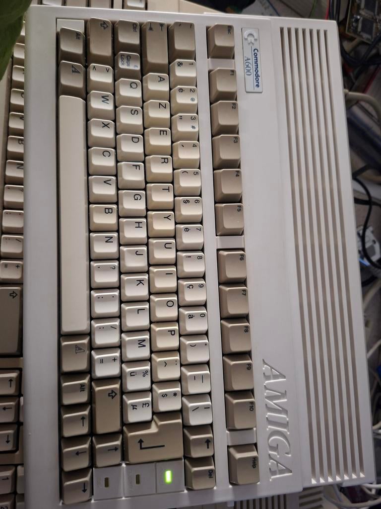 Te koop amiga 600 nieuwe condensator muis kabel tv, Computers en Software, Vintage Computers, Ophalen