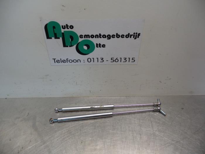 Gasdemper Motorkap Set van een Volkswagen Golf (Golf 91-), Auto-onderdelen, Carrosserie, Volkswagen, Gebruikt, 3 maanden garantie