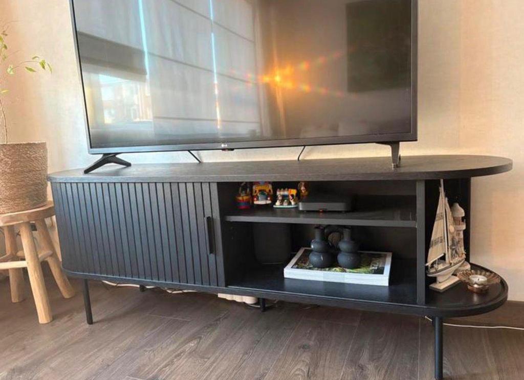 Prachtig tv meubel - lage kast, Ophalen, Zo goed als nieuw