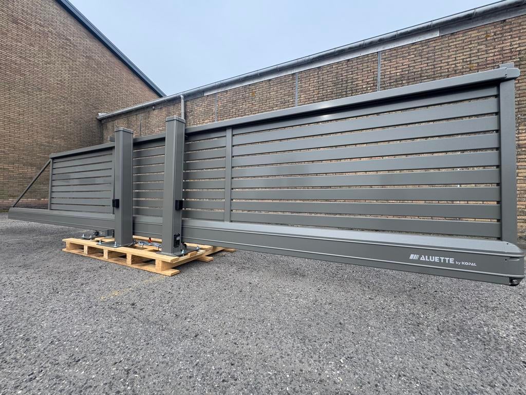 Volautomatische lamellenpoort  Kopal, Tuin en Terras, Tuinpoorten, Ophalen, Zo goed als nieuw, Schuifpoort