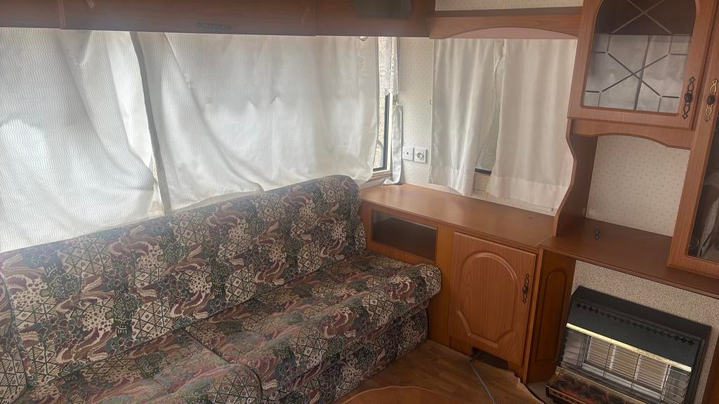 Staancaravan moet snel weg, Caravans en Kamperen, Tot en met 2