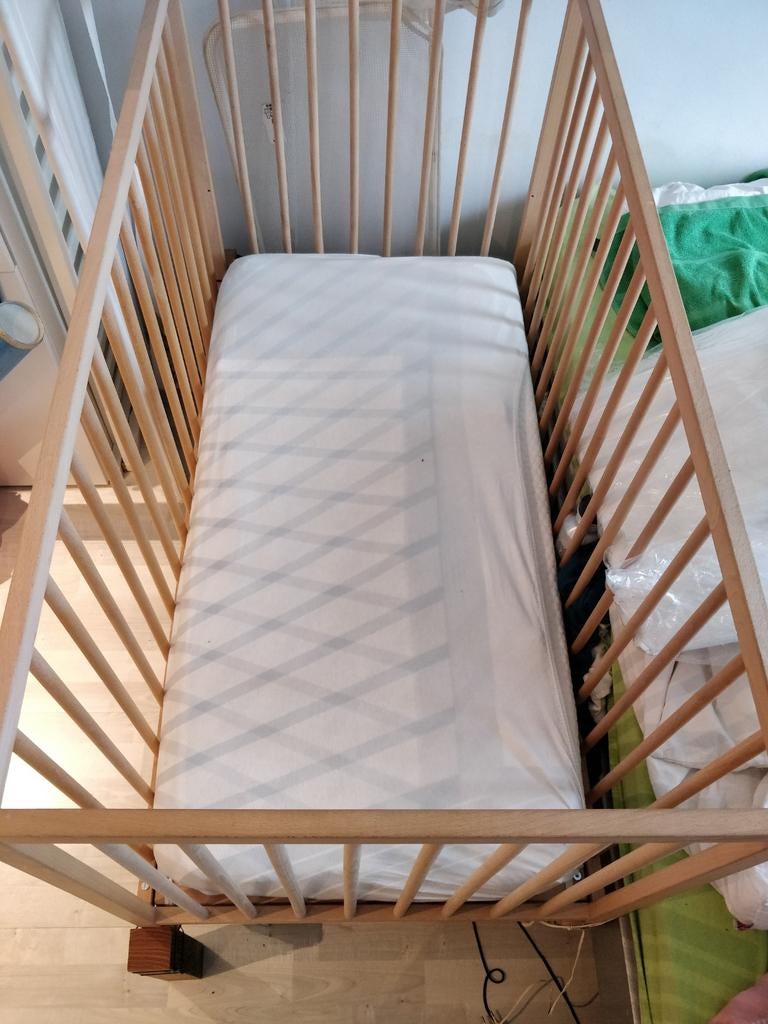 babybed SNIGLAR 60*120, matras, hoeslaken, matrasbeschermer, Enlèvement, Utilisé, Lit