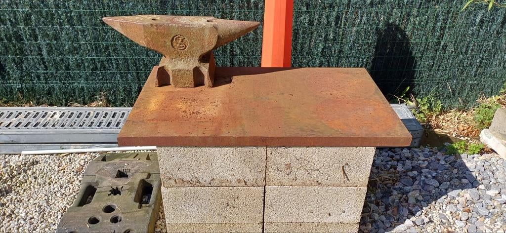 Enclume +  plaque d acier de ferronnier., Bricolage & Construction, Outillage | Outillage à main, Enlèvement, Utilisé