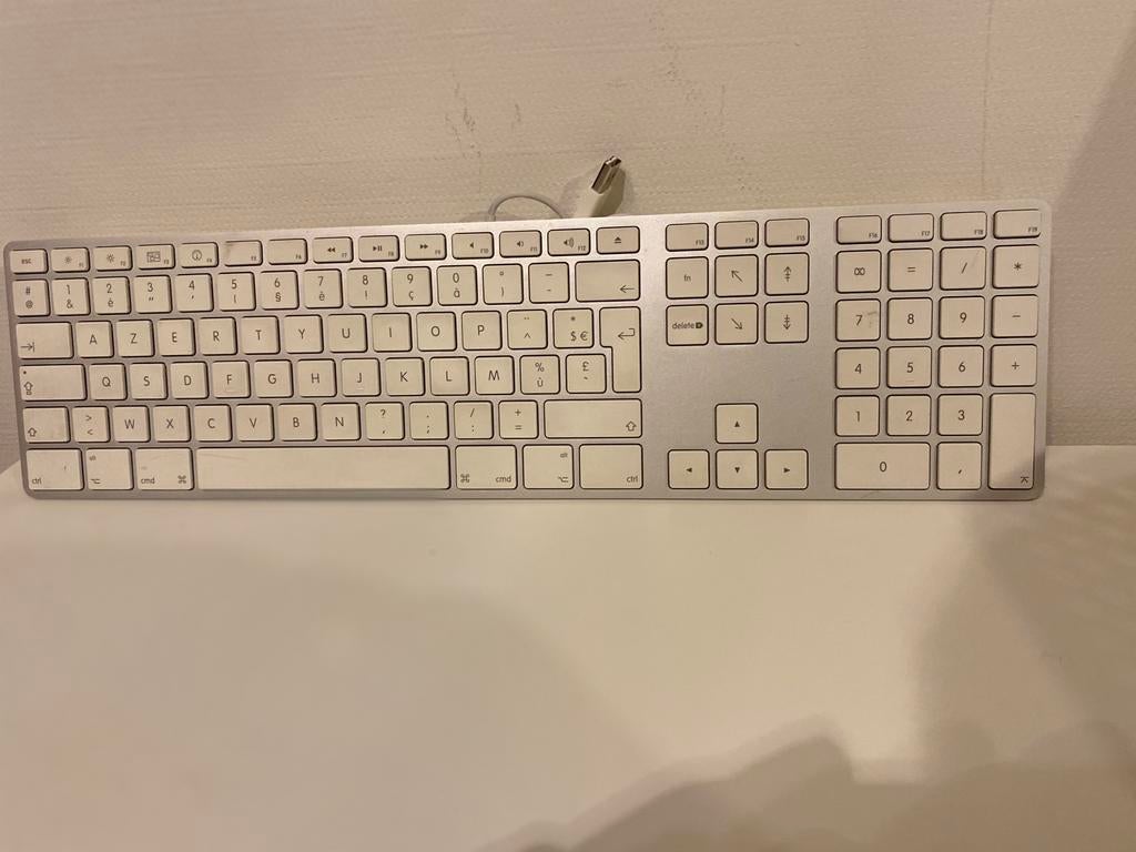 Apple A1243 Toetsenbord - Bedraad (USB) - AZERTY, Computers en Software, Ophalen of Verzenden, Azerty, Zo goed als nieuw, Bedraad