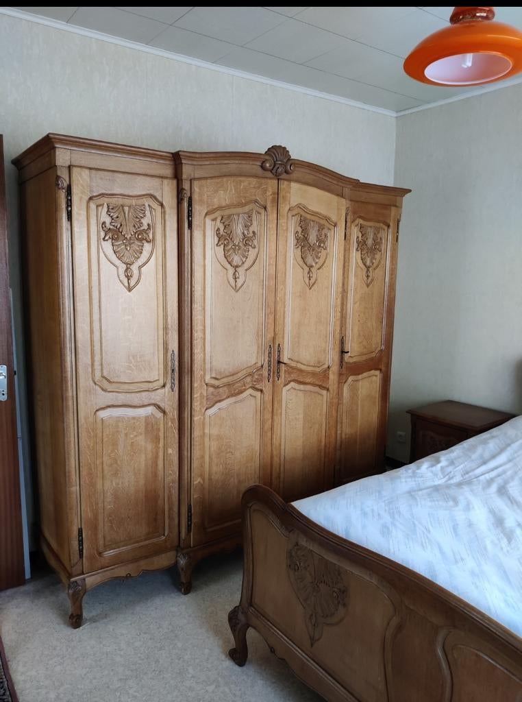 Lit de chambre, table de chevet et coiffeuse, Enlèvement