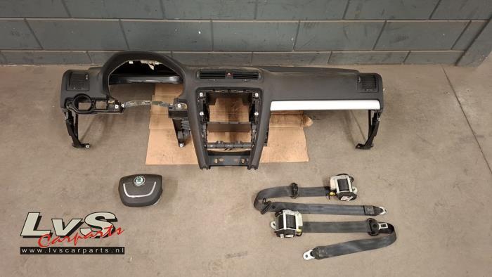 Kit airbag + tableau de bord d'un Skoda Octavia, -, 3 mois de garantie, Utilisé, Skoda