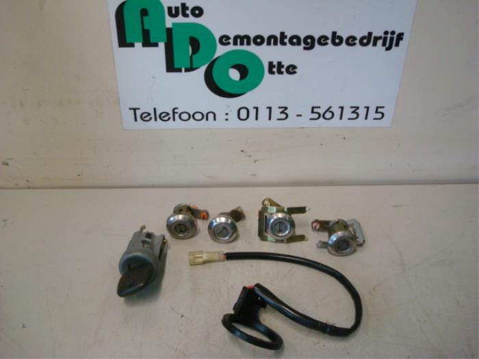 Serrure de contact + clé d'un Daihatsu Cuore (Cuore L7 99-), Daihatsu, -, 3 mois de garantie, Utilisé